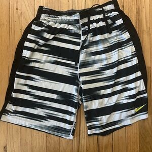 Nike shorts Lg Men’s